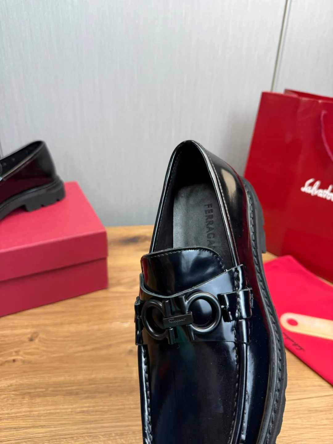Men's shoes 💰880💰 Ferragamo. [Ferragamo] men's thick-soled loafers, the latest hot style, 1:1 original purchase quality, top quality, imported open-edge beaded cowhide leather on the upper, hand-made three-dimensional stitching highlights the round toe design, the inner foot pads are all imported cowhide, with original lightweight foam outsole, matching code 39-44, (38, 45 custom-made, non-refundable)